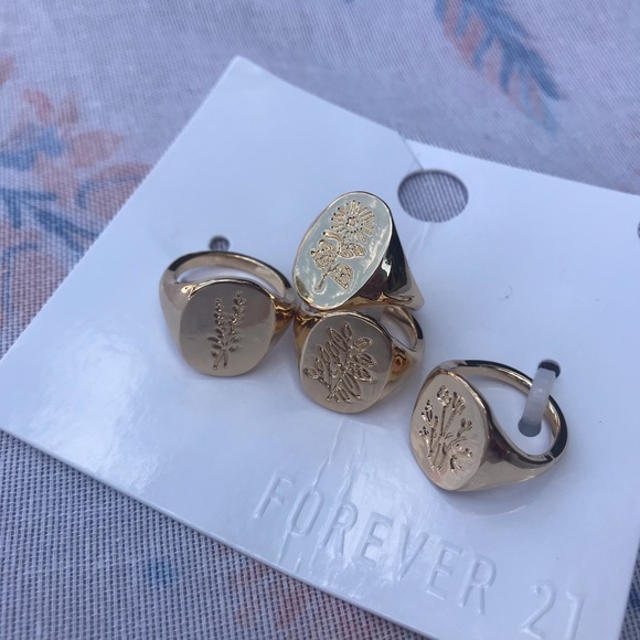 Forever 21 Jewelry - Forever21 Gold Flower Rings